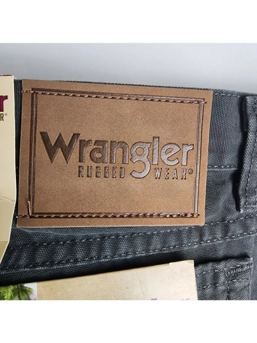 Wrangler Jeans Mens 48x30 RUGGED WEAR Regular Straight Fit Green